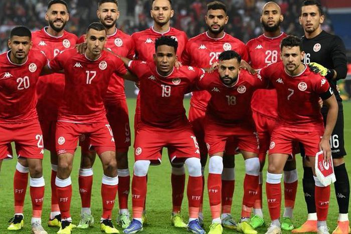 Les joueurs de la Tunisie posent pour une photo de groupe avant le match amical contre le Brésil au Parc des Princes à Paris, le 27 septembre 2022.  [FRANCK FIFE / AFP]