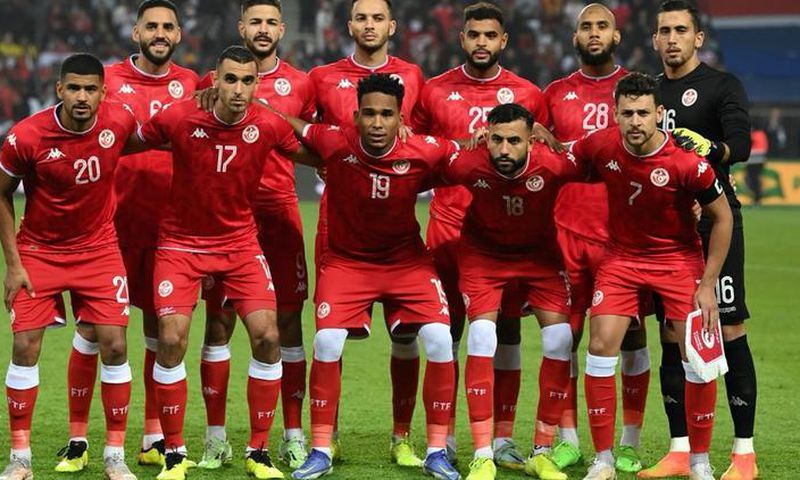 Les joueurs de la Tunisie posent pour une photo de groupe avant le match amical contre le Brésil au Parc des Princes à Paris, le 27 septembre 2022.  [FRANCK FIFE / AFP]