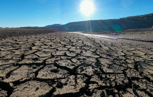 Le lac de l'Entonnoir asséché à Bouverans, dans l'est de la France, le 3 août 2022 Sébastien Bozon, AFP
