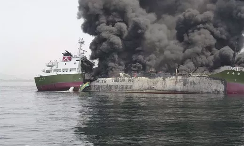 Explosion d'un bateau (Illustration)