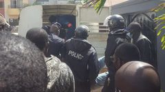 Un policier mort dans les affrontements entre militants de Sonko et FDS à Ziguichor, lundi 15 mai 2023
