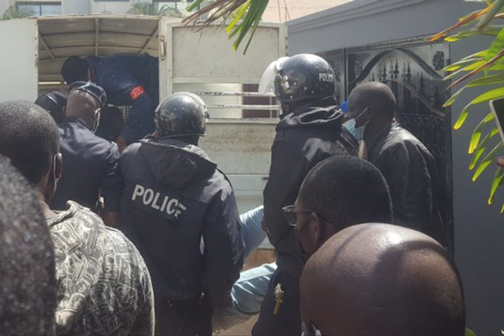 Un policier mort dans les affrontements entre militants de Sonko et FDS à Ziguichor, lundi 15 mai 2023