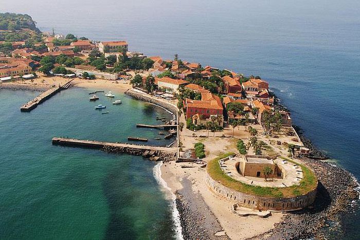 Gorée: la place de l’Europe devient place de la liberté et de la dignité humaine