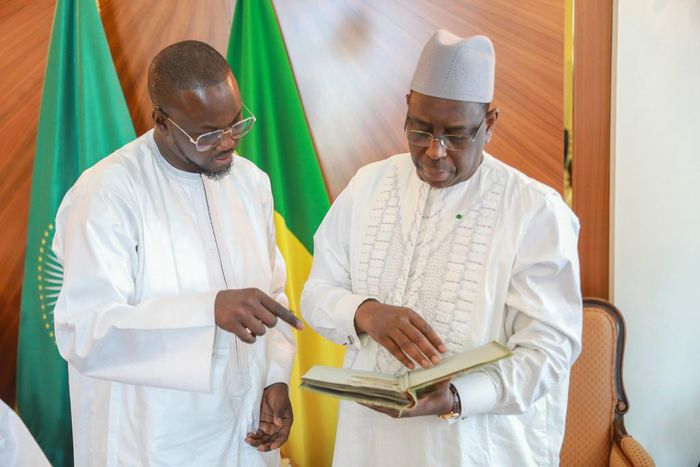 Les six photos authentiques de Serigne Touba présentées à Macky Sall