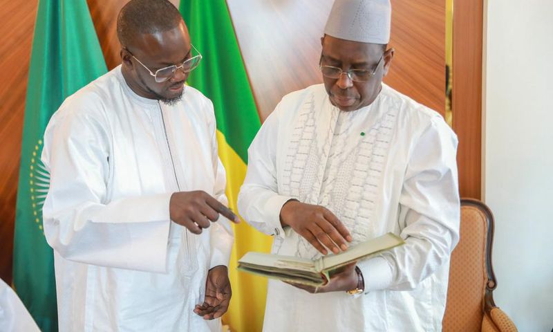 Les six photos authentiques de Serigne Touba présentées à Macky Sall