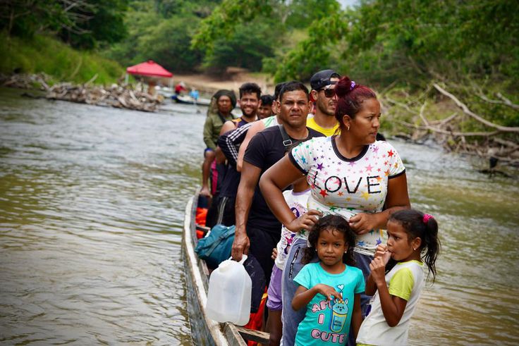 Migrants en partance à la frontiere entre les USA et le Mexiqe
