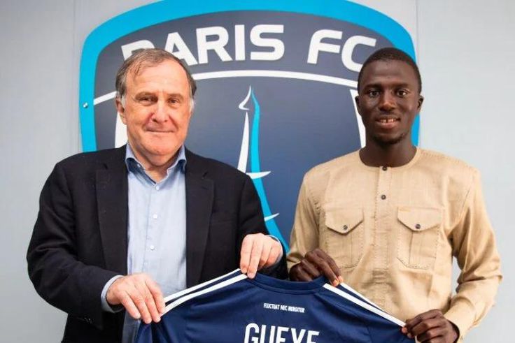Lamine Gueye qui signe au Paris FC