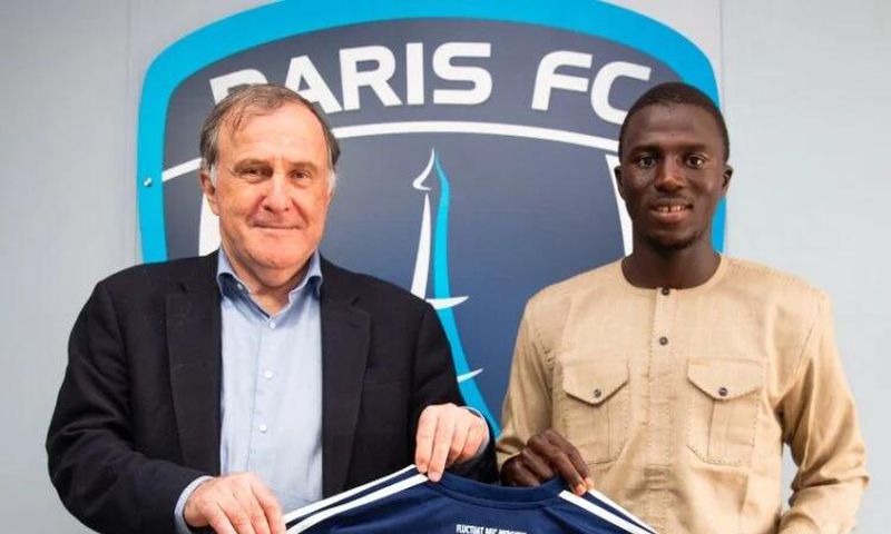 Lamine Gueye qui signe au Paris FC