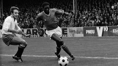 Salif Keita avec le maillot de l'AS Saint-Etienne. Crédit: Getty Images