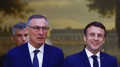 Emmanuel Macron Jean-Marie Bockel, le 19 mars 2022 lors des célébrations du 60e anniversaire de la fin de la guerre d'Algérie. Gonzalo Fuentes/Pool via AP