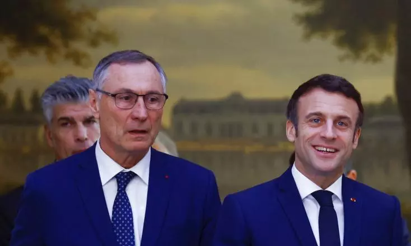 Emmanuel Macron Jean-Marie Bockel, le 19 mars 2022 lors des célébrations du 60e anniversaire de la fin de la guerre d'Algérie. Gonzalo Fuentes/Pool via AP