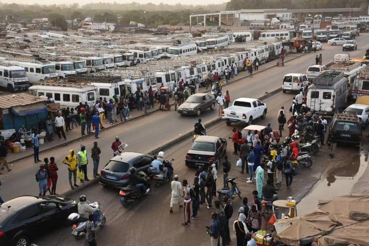 Le garage de Keur Massar, point de départ des cars 'Ndiaga Ndiaye' pour rallier Dakar