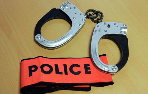 Police arrestation handcuffs