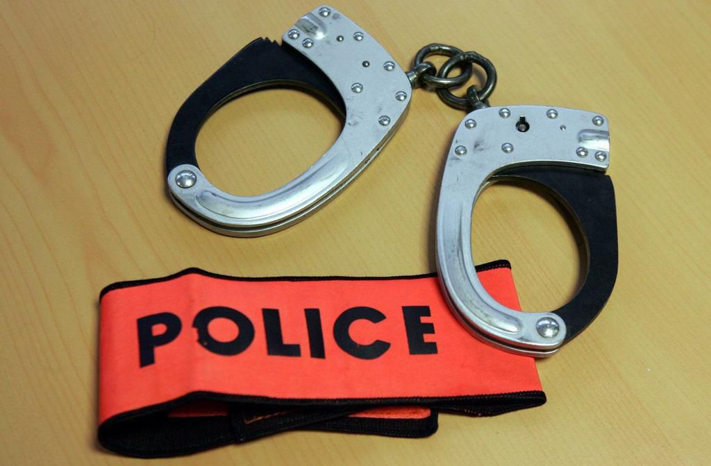 Police arrestation handcuffs
