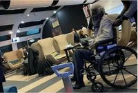 L'avocat Me Ciré Clédor Ly sur un faiteil roulant à l'aéroport Blaise Diagne de Diamniadio.