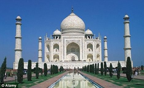 Le Taj Mahal est largement considéré comme l'un des plus beaux et des plus magnifiques édifices du monde.