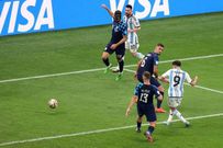 Julian Alvarez finishes off a wonderful Messi assist to make it 3-0 to Argentina against Croatia