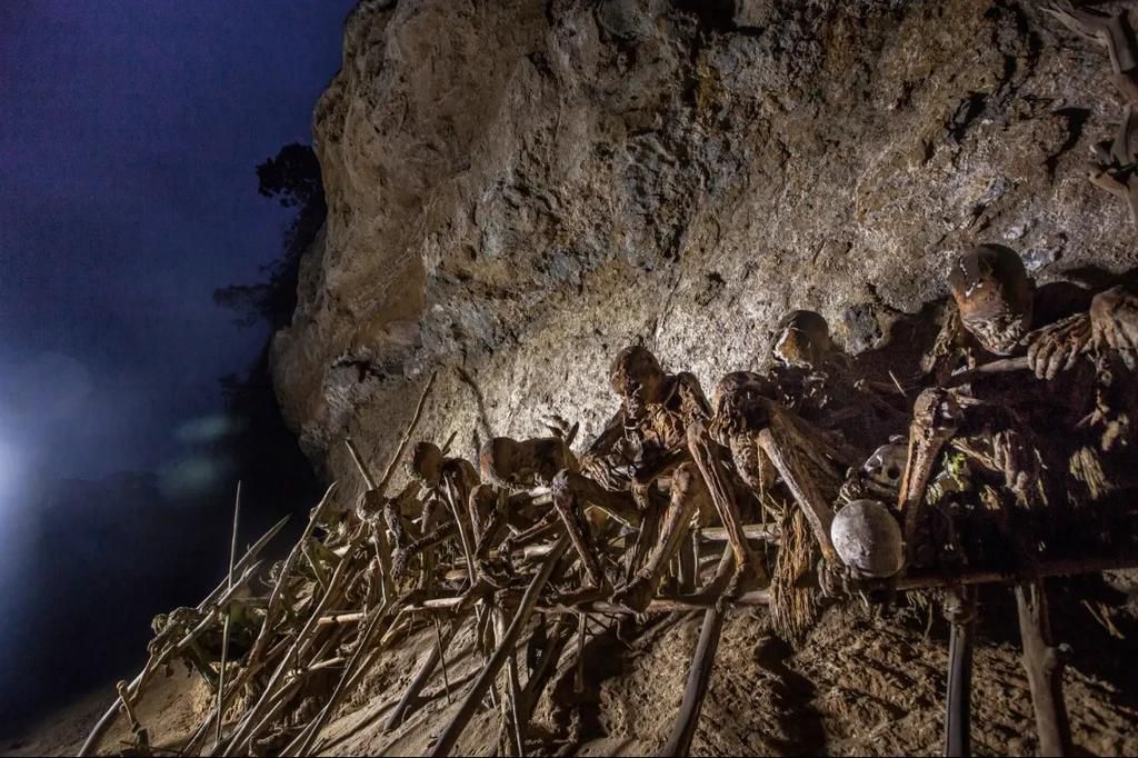 Ces-momies-veillent-sur-Angapenga-un-village-voisin-16-hommes-et-femmes-tues-lors-d-une-guerre-inter