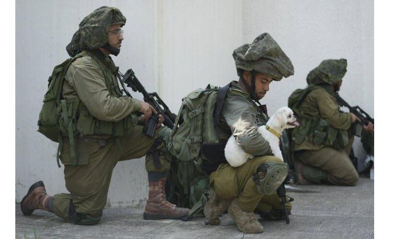 l-armee-israelienne-a-exige-l-evacuation-vers-le-sud-de-tous-les-civils-la-zone-nord-de-la-bande-de-gaza-photo-sipa-erik-marmor-ap-1697265878
