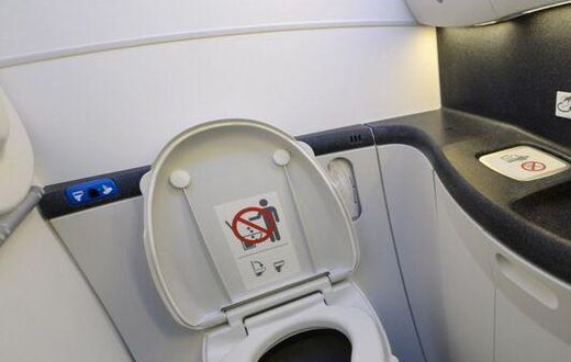 Toilettes d'avion