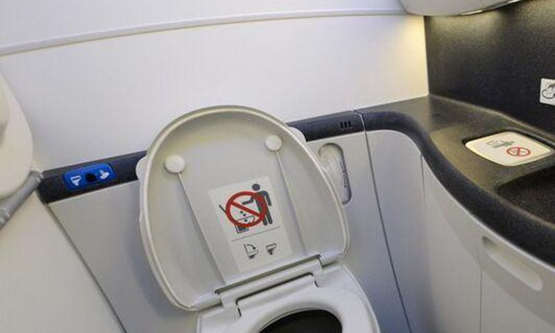 Toilettes d'avion