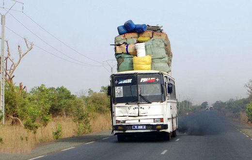 Un Bus de transport de personnes reliant la ville de Tambacounda à celle de Dakar | Photo : AU-SENEGAL.COM