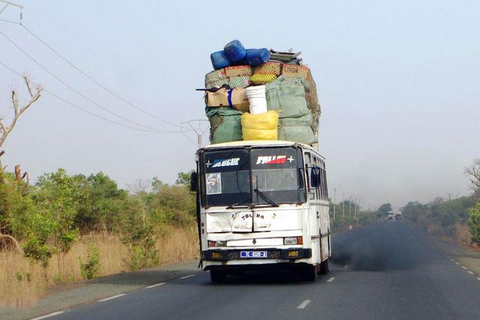 Un Bus de transport de personnes reliant la ville de Tambacounda à celle de Dakar | Photo : AU-SENEGAL.COM