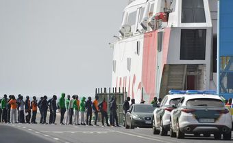Des-migrants-arrivés-aux-Iles-Canariees