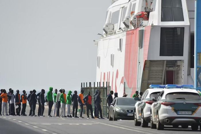 Des-migrants-arrivés-aux-Iles-Canariees