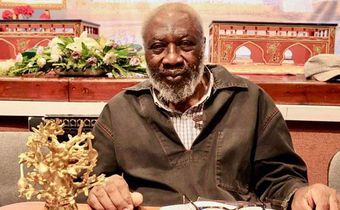 le-poete-et-editeur-camerounais-Paul-Dakeyo