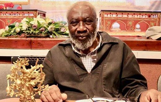 le-poete-et-editeur-camerounais-Paul-Dakeyo