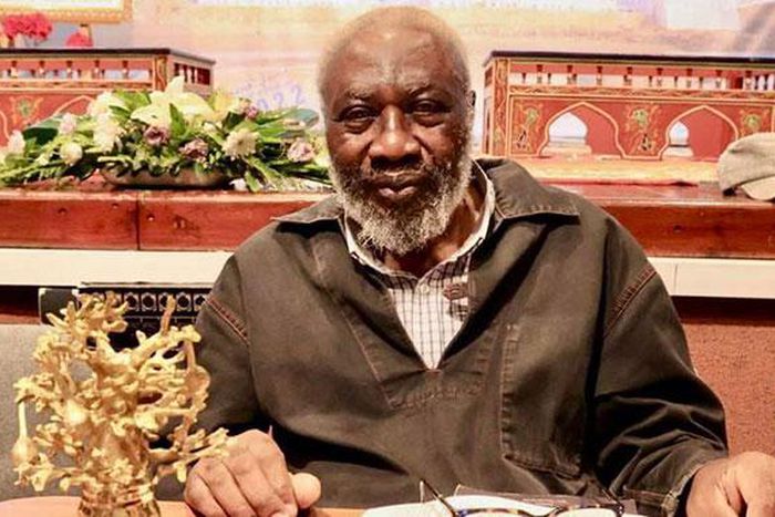 le-poete-et-editeur-camerounais-Paul-Dakeyo