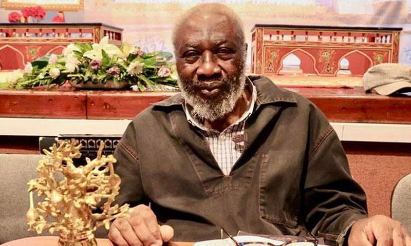 le-poete-et-editeur-camerounais-Paul-Dakeyo