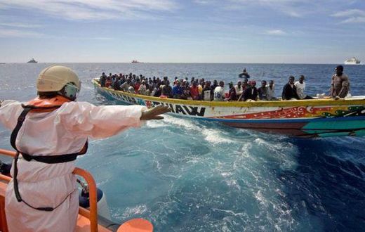 Une pirogue transportant des migrants (image d'illustration)