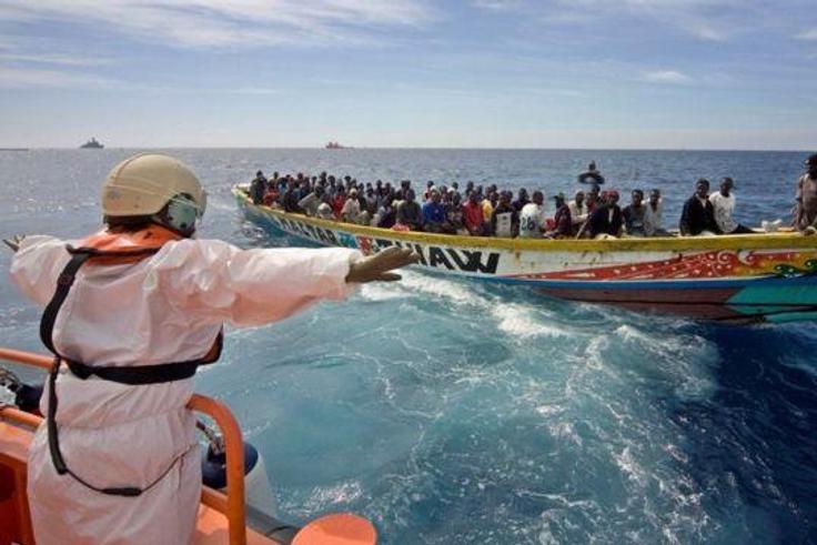 Une pirogue transportant des migrants (image d'illustration)