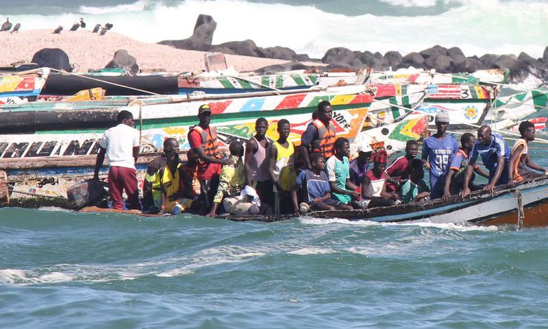 Une pirogue avec des pêcheurs de Yoff