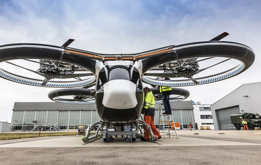 Le CityAirbus, engin sans pilote à décollage vertical doté de 4 places, semble le prototype du groupe aéronautique le plus adapté à une logique de transport urbain (Airbus)
