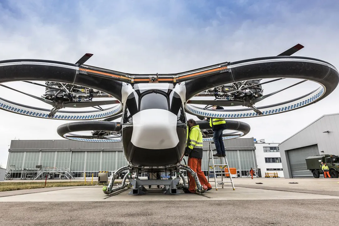 Le CityAirbus, engin sans pilote à décollage vertical doté de 4 places, semble le prototype du groupe aéronautique le plus adapté à une logique de transport urbain (Airbus)
