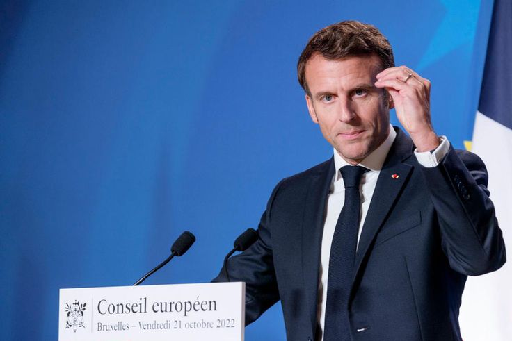 France's Emmanuel Macron: 5 feet, 7 inches (173 cm)