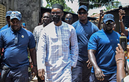 Ousmane Sonko avec ses gardes du corps