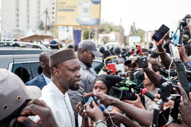 Ousmane Sonko s'adresse aux journalistes à Dakar, le 16 mars 2023 © AFP
