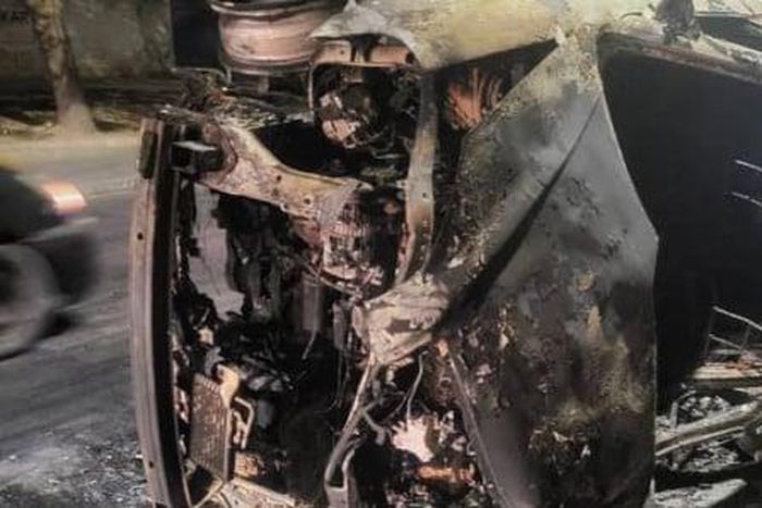 voiture d'un directeur de publication d'un journal incendiée