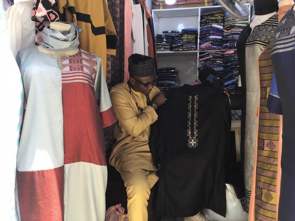 Maodo Mbaye dans son atelier
