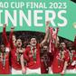 Les joueurs de Manchester United célèbrent leur victoire en Coupe de la Ligue anglais, le 26 février 2023. ALASTAIR GRANT / AP