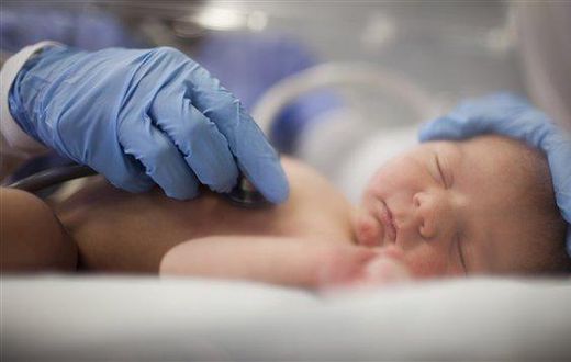 Le miel est le seul aliment qui cause le botulisme infantile au Canada © GI/Jessica Petersen