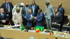 Le Président Macky Sall passe le temoin à son homologue des Comores