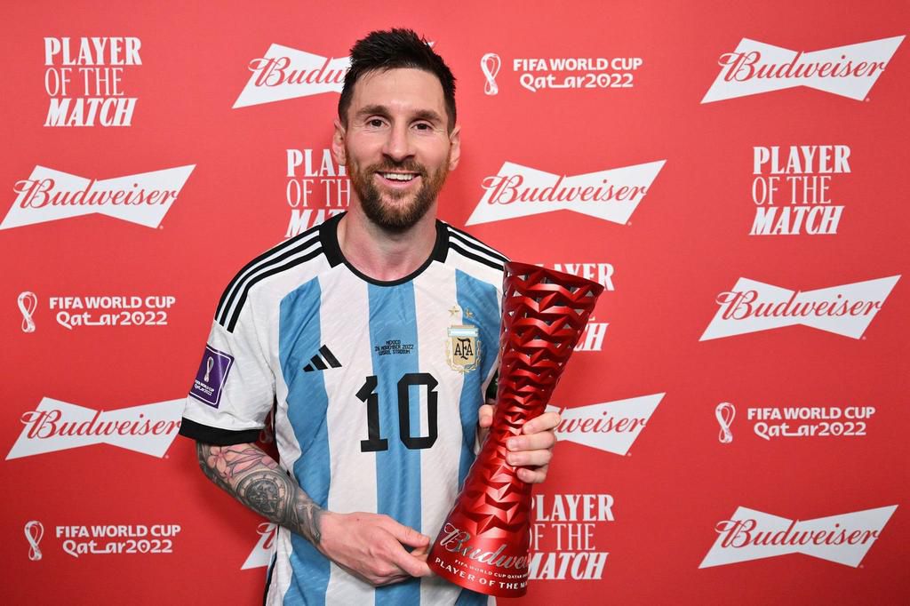Messi with his man of the match award.