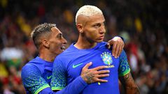 Le-joueur-richarlison-a-ete-visee-par-une-banane-au-parc-des-princes