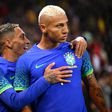 Le-joueur-richarlison-a-ete-visee-par-une-banane-au-parc-des-princes