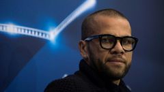 Juventus' Brazilian defender Dani Alves claims Barcelona officials "have no idea how to treat their players"